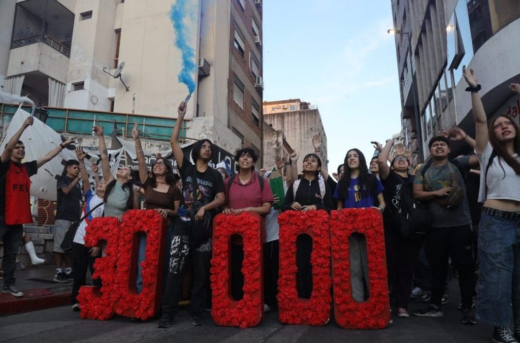 Argentine students continue to march against the crimes and disappearances of the past