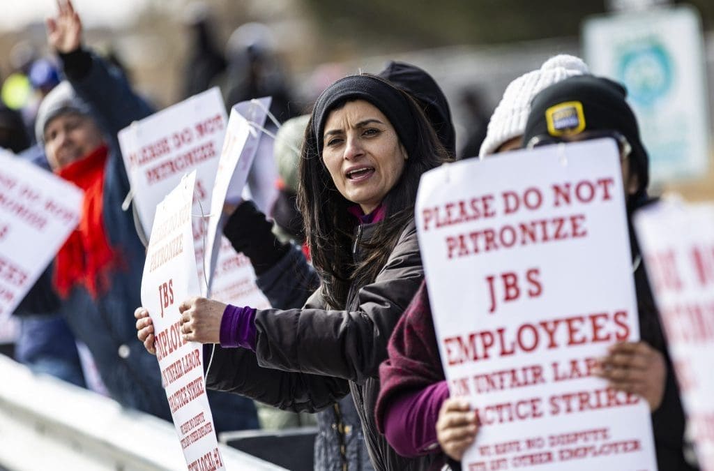 After three-week strike, JBS concedes to meatpacking workers