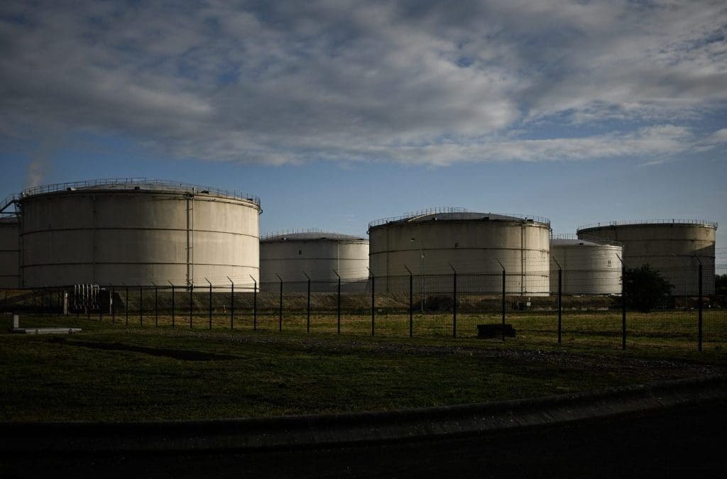 ‘Epic insider trading’: nearly $1 billion in crude oil shorts taken just before report of US-Iran peace deal