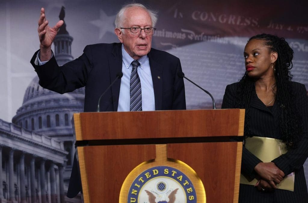 Sanders, Lee move to rein in super PACs amid growing billionaire grip on US elections